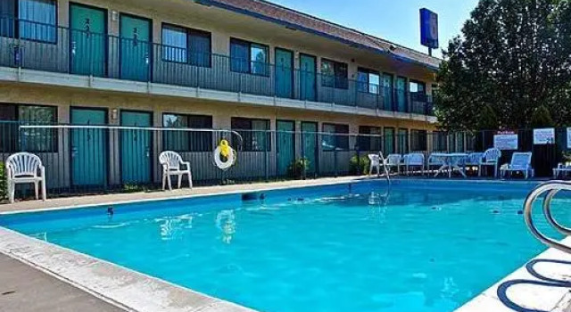 Кровать в общем номере Motel 6-Pueblo, CO - I-25