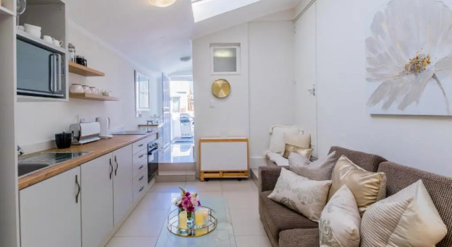 White Waves Beach House, Забронировать Отель Отели Блаубергстранд с парковкой, рядом с Seaside Village Shopping Centre, Парковка