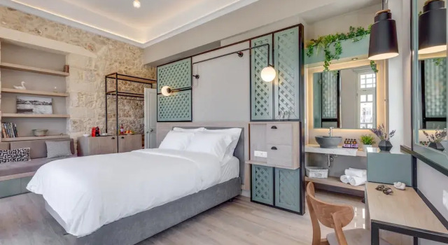 Люкс с балконом и с видом на гавань 1924 suites