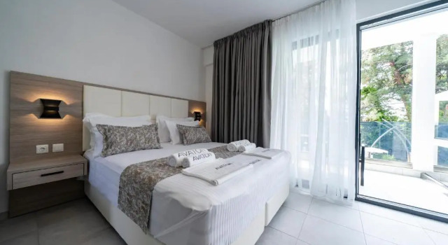 Двухместный номер Deluxe с балконом и с видом на море Avaton Luxury Resort and Spa Access the Enigma