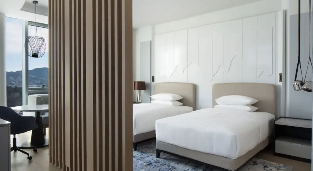 Двухместный номер M Club Lounge Access Клубный Tirana Marriott Hotel