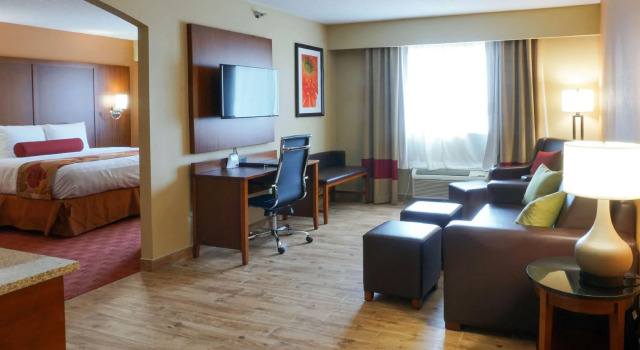 Люкс Best Western Plus Georgetown Corporate Center Hotel