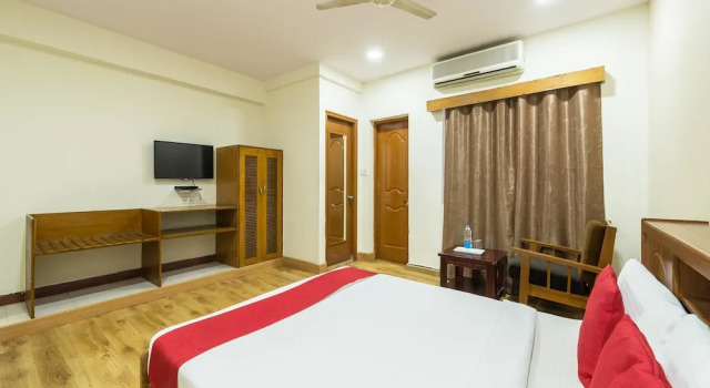 OYO 3722 Hotel StayEasy Majestic, Varaa Hotelli Hotellit Bangalore pysäköinnillä, Pysäköinti