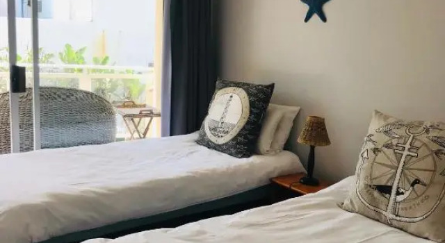 9 Casablance Ballito~Beach on your doorstep., Забронировать Отель Отели Баллито с бассейном, рядом с Пляж Thompson's Bay Beach, Бассейн