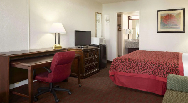 Двухместный номер Standard Days Inn by Wyndham Santa Fe New Mexico