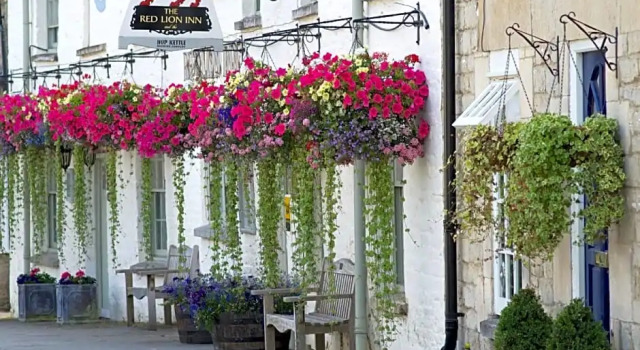 THE RED LION, Забронировать Отель Криклейд Уилтшир