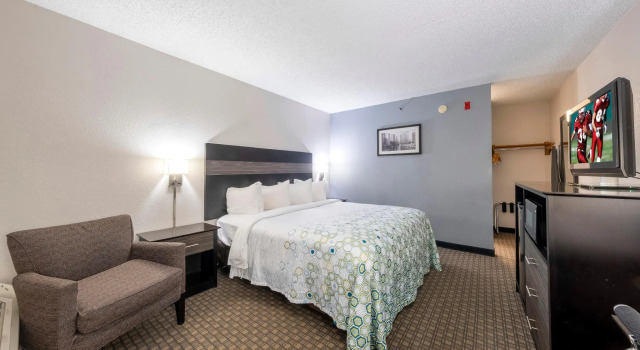 Двухместный номер Standard HomeTown Inn by Red Roof East Syracuse