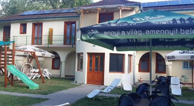 Aqua Hostel, Забронировать Хостел Отели Шиофок с парковкой, рядом с Железнодорожный вокзал Шиофок, Парковка