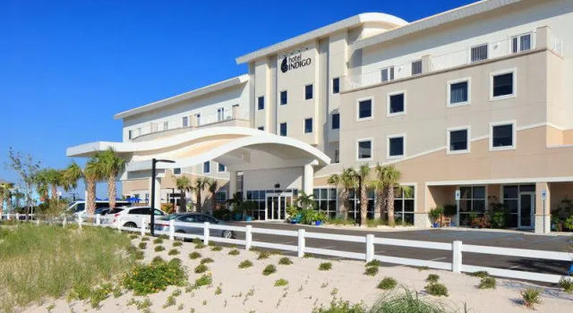 Кровать в общем номере Hotel Indigo Orange Beach - Gulf Shores by IHG