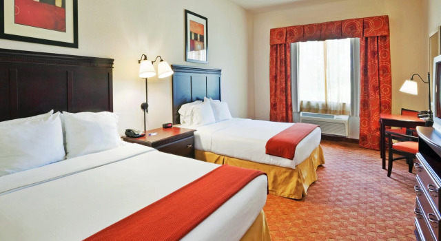 Четырёхместный номер Standard Holiday Inn Express Hotel and Suites Athens by IHG