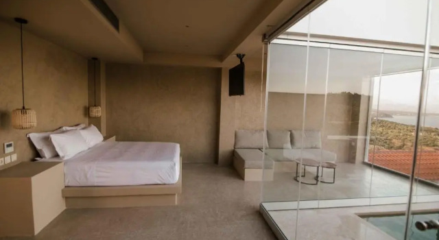 Mani Luxury Suites and Studios in Gytheio with Private Pools, Book Guesthouse Hotels in Lakonia with a Pool, Swimming Pool
