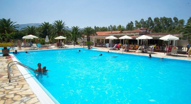 Happy Camp Mobile Homes in Camping Karavomilos Beach, Book Campground Sami Kefalonia
