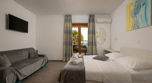 Студия Classic с балконом и с видом на море Apartments Lea