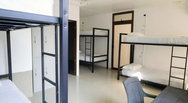 Кровать в общем номере Aduana House