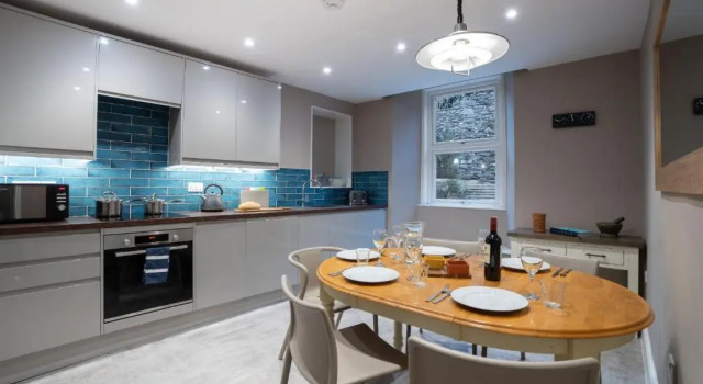 Апартаменты Spacious - 3 Storey Apartment - Central Ambleside - Outstanding Views