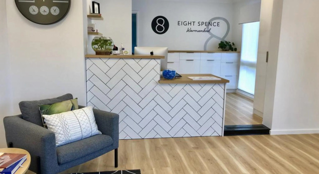 Eight Spence, Забронировать Отель Уоррнамбул Великая океанская дорога, рядом с Albert Park