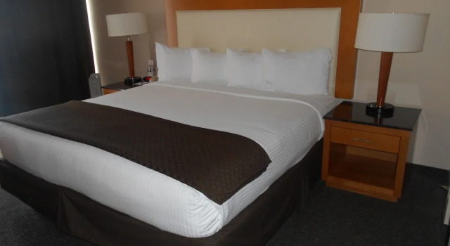 Номер Premium The Governor, a Coast Hotel