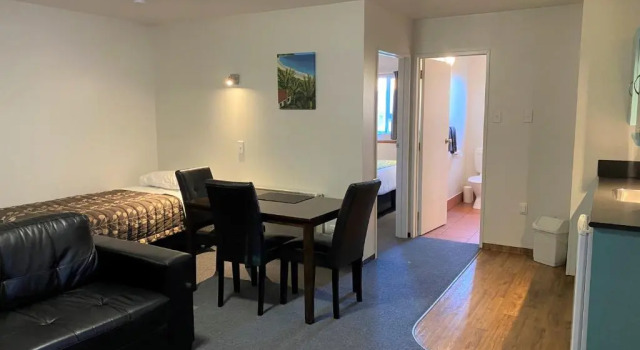 Апартаменты Townsman Motor Lodge