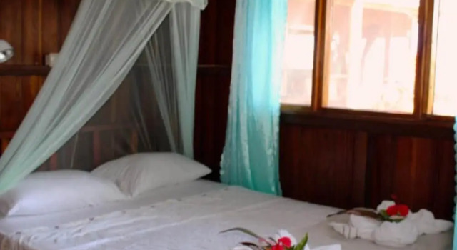 Double Room With Bathroom and Partial View to the Beach