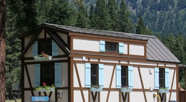 Коттедж c 1 комнатой с балконом Leavenworth RV Campground