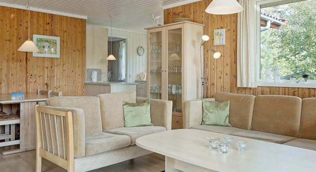 6 Person Holiday Home in Aakirkeby, Rezerwuj Hotel Hotele w Hovedstaden region z parkingiem, Parking