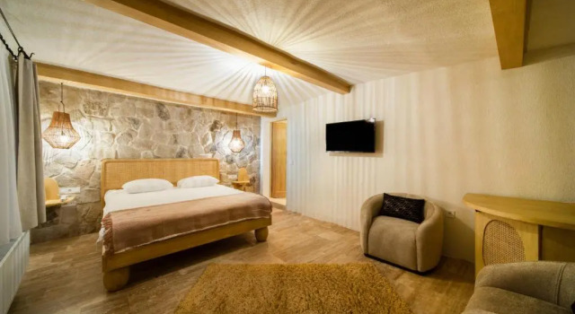 Полулюкс с балконом Naif Hotel