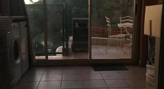 CAVALAIRE vue MER au loin MAISONNETTE TOUT ÉQUIPÉE POUR 4 PERSONNES AVEC PISCINE CLIM WIFI VÉLOS TV BARBECUES