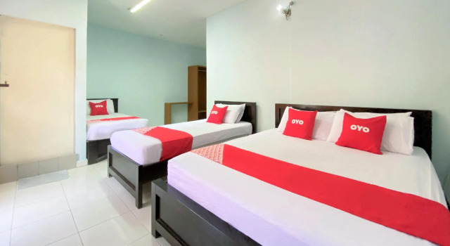 Семейный люкс OYO 90159 Zahaar Hotel