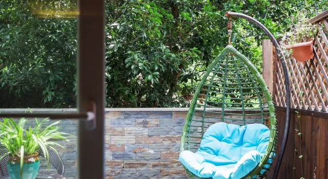 Двухместный номер Standard с балконом Floral Hotel Hangzhou Nuanshuyiju