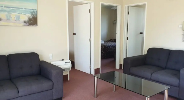 Апартаменты с 2 комнатами Commodore Motor Lodge