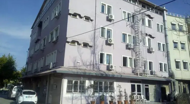 Grand Otel, Забронировать Отель Отели Чиврил с парковкой, Парковка