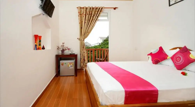 Четырёхместный номер Standard с балконом Center Homestay