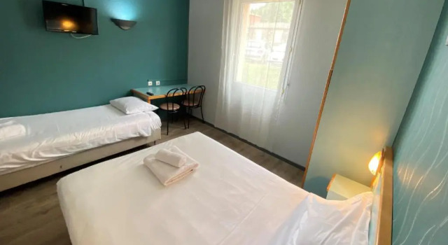 Трёхместный номер Classic Hotel Restaurant Les Chataigniers