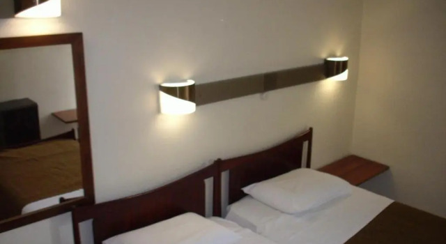 Трёхместный номер Standard Claridge Hotel