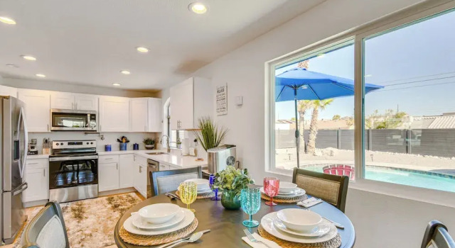 Коттедж ~ 5 Mi to Lake Havasu: Family Home w/ Fenced Yard!
