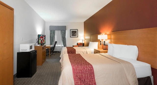 Четырёхместный номер Deluxe Red Roof Inn & Suites Newnan