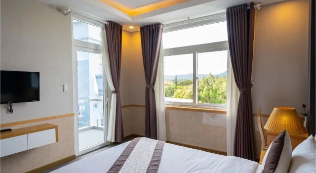 Люкс Executive c 1 комнатой с видом на окрестности Navy Hotel Da Lat