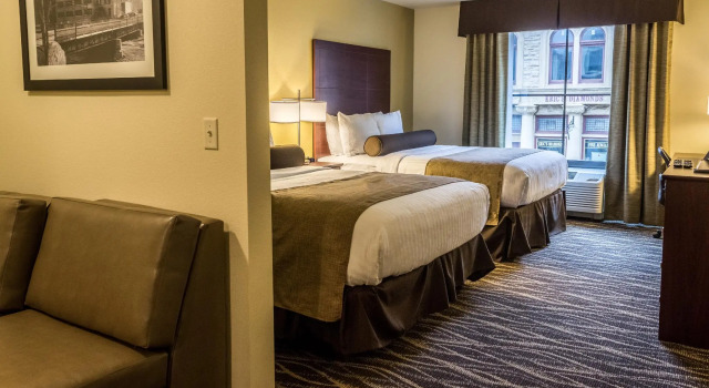 Четырёхместный номер Standard Cobblestone Hotel & Suites - Chippewa Falls