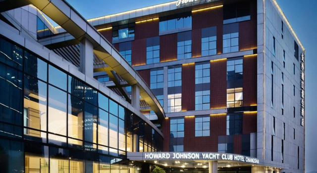 Номер Standard Howard Johnson Yacht Club Hotel