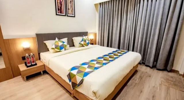 Номер Luxury Hotel the Rivera  Rajkot