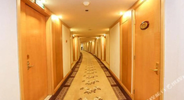 Zhujiang Hotel, Забронировать Отель Отели Гуанчжоу с парковкой, рядом с Площадь Flower City, Парковка