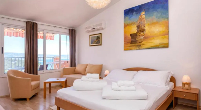 Big Blue, Prenota Hotel Jelsa 