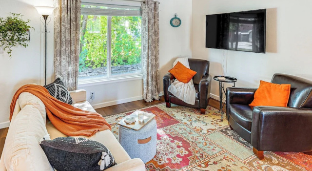 Коттедж 1 Mi to Tubbs Hill & Lake: Midtown Home w/ Yard!