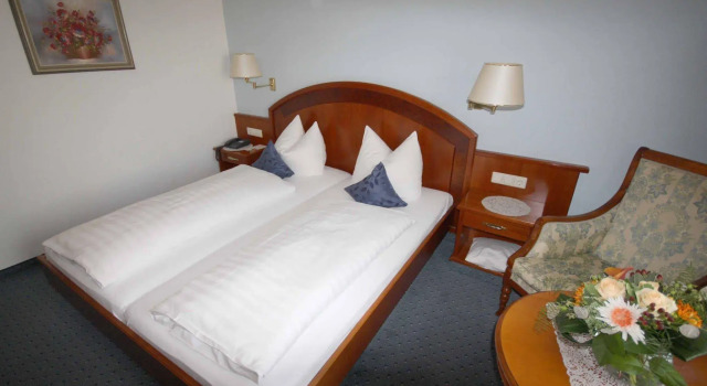 Hotel Am Heideloffplatz, Забронировать Отель Отели Нюрнберга с парковкой, рядом с Городской музей Фембохаус, Парковка