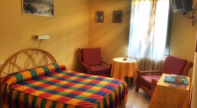 Hotel Restaurante Lucía, Varaa Hotelli Hotellit Madridin maakunta pysäköinnillä, Pysäköinti
