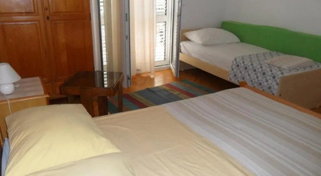 Apartments Dobrinic, Забронировать Апартаменты/квартира Отели Макарска с парковкой, рядом с Францисканский монастырь, Парковка