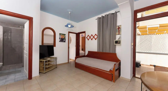 Апартаменты с 2 комнатами с балконом Birds Villa Apartments with Heated Pool - Including Car and Breakfast
