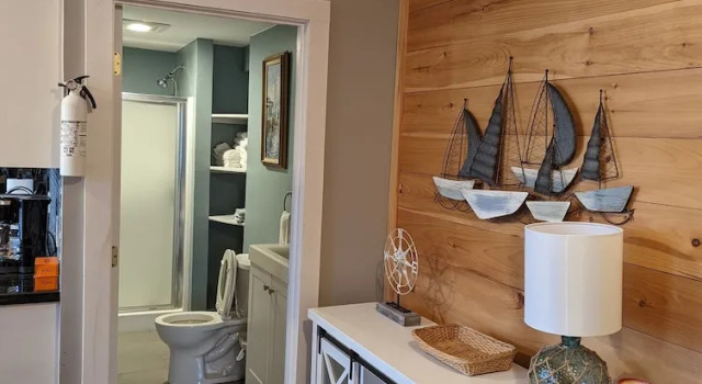 Апартаменты Comfort Main Street Downtown Apartments