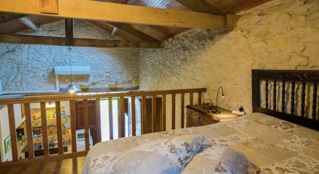 Beautiful Holiday Home in Mauroux With Swimming Pool