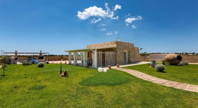 777 Rifinita Villa con Piscina a Presicce, Book Villa Sommerhuse i Presicce, Hytte